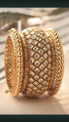 Designer Bangles, Bracelet Luxury, Arm Jewelry, Antique Jewelry Indian, Chur, Bridal Fashion Jewelry, Wedding Jewellery Collection