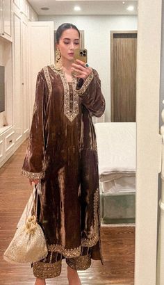 velvet suit design idea Winter Indian Party Outfits, Winter Wear Indian Outfits, Velvet Ethnic Wear, Indian Winter Wedding Outfit, Winter Indian Wedding Outfits, Winter Indian Outfits, Velvet Suit Wedding, Velvet Suit Designs Pakistani