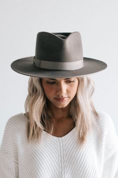 Monroe Hat, Cabbie Hat, Women Hats Fashion, Summer Hats For Women, Fashion Petite, Fashion Cap, Women Fashion Edgy, Wearing A Hat, Outfits With Hats