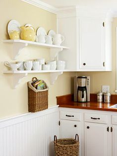 the kitchen is clean and ready to be used for breakfast or dinner time, as well as coffee