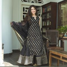 Aditi Bhatia Dresses, Black Plazo, Plazo Kurti, Pakistani Dresses Party, Aditi Bhatia, Haute Couture Fabric, Salwar Neck Designs, Punjabi Salwar