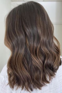 Bombshell Hair, Brown Hair Looks, Brown Hair Inspo, Brunette Hair With Highlights, Hair Color Light Brown, Brunette Balayage Hair, Brown Hair Balayage, Light Hair Color, Hair Color Ideas For Brunettes