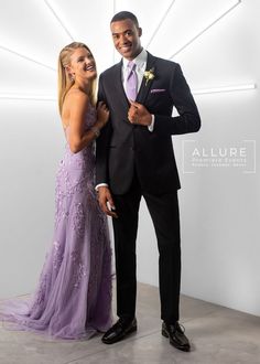 Gray And Purple Tuxedo Wedding, Black Suit With Lavender Tie, Lilac Tuxedo Wedding, Black And Lavender Tuxedo, Purple Dress Couple Outfit, Black Suit With Lilac Tie, Prom Tuxedo Ideas 2023, Lavendar Wedding Groomsmen Guys, Light Purple Chambelan Outfits