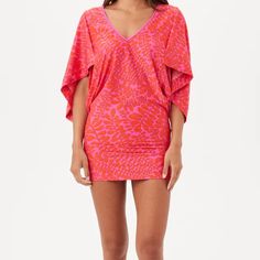 Trina Trunk Trellis Swim Tunic Swimsuit Cover-Up Brand New With Tags, Never Worn And In Excellent Condition. This Cover-Up Is A Great Addition To Your Summer Wardrobe. The Material Is A Lightweight Swim Jersey For A Comfortable And Stylish Fit. V-Neckline Wide, Elbow-Length Drape Sleeves Blouson Waist Fitted At Hips Banded Hem Runs Small Model Is Wearing Size S 83% Nylon, 17% Spandex Hand Wash Cold Swimsuit Coverup Pants, Poncho Style Top, Paisley Kimono, Kimono Style Tops, White Tunic Tops, Swimsuit Cover Up Dress, Swim Cover Up Dress, Kaftan Style, Summer Beach Dress