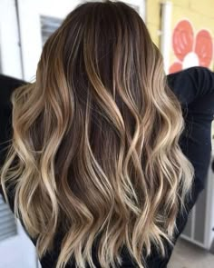 Honey Bayalage, Virgin Hair Balayage, Hair Balayage Highlights, Bayalage Brunette, Bayalage Highlights, Colour Hair, Wavy Bob Hairstyles, Brown Hair With Blonde Highlights, Brown Hair Balayage