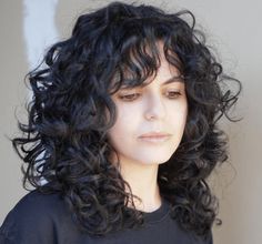 Curly Hair Photos, Short Curly Haircuts, Medium Curly Hair Styles, Haircuts For Curly Hair, Curly Hair Inspiration, Curly Hair With Bangs, Curly Hair Cuts, Short Curly Hair