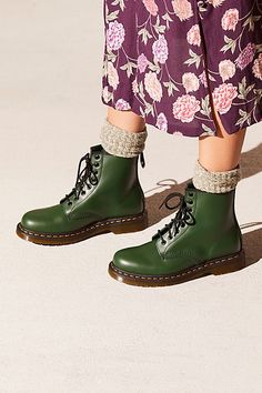 Green Doc Martens, Doc Marten Chelsea Boot, Green Dr Martens, Doc Martens Shoes, Red Doc Martens, Dr Martens Outfits, Doc Martens Outfits, White Doc Martens, Martens Outfit