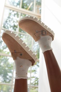 Birkenstock Boston Chunky Suede Clog | Urban Outfitters Birkenstock Clogs With Socks, Ugg Clogs Outfit, Birkenstocks With Socks, Boston Clogs Outfit, Ugg Clogs, Slippers Heels, Birkenstock Papillio, Birkenstock Styles, Birkenstock Clog