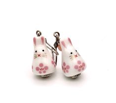 Cute bunny earrings. Kawaii rabbit earrings. These extremely cute white bunny earrings are made of finely detailed porcelain and come with beautiful gemstones to enhance their cuteness. We offer a variety of ear wire materials for those with allergies to specific metals (prices vary), Free shipping within the USA and complimentary gift wrapping upon request. Myth / Legend / Symbolic Meaning Tsuki no Usagi (月の兎) - moon rabbit. The Moon rabbit in folklore is a rabbit that lives on the moon, based Bunny Drop, Cute White Bunny, Kawaii Rabbit, Moon Rabbit, Y2k Phone, Earrings Kawaii, Rabbit Earrings, Bunny Earrings, Fun Bracelet