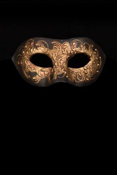 Palio Palio authentic venetian mask in papier mache. Handcrafted according to the original Venice carnival tradition. Manifactured in Venice by the famous venetian masters. Each item is provided with certificate of authenticity. Mask Dimensions Width: 18 cm Height: 9 cm Depth: 10 cm Masquerade Ball Outfits, Masquerade Ball Masks, Venetian Carnival Masks, Venetian Carnival, Lace Cape, Venice Carnival, Venetian Masks, Venetian Mask, Leather Mask