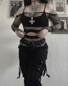 Goth Tomboy Outfit, Alt Outfits, Gothic Metal, Estilo Punk, Gothic Outfits, Really Cute Outfits