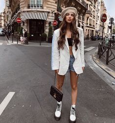 Outfit Botas, Negin Mirsalehi, Moda Paris, Looks Style, Boots Outfit, Outfits Casuales, Look Cool, Dr. Martens, Look Fashion