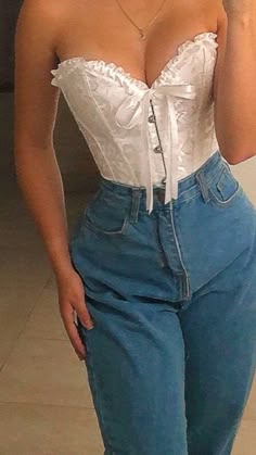 Corset And Jeans, Haircut Selfie, Photo Hijab, Corset Outfits, Bustier Lingerie, White Corset Top, Corset Outfit, Cute Hairstyle, Corset Fashion