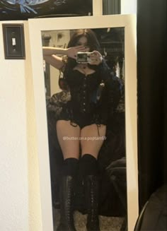 Casual Outfit Pictures, Thick Emo Outfits, Goth Mirror Selfie, Thick Emo Goth, Goth Mommy Outfits, Goth Mommy Gf, Goticas Aesthetic Outfit, Thick Girlfriend Outfits