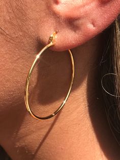 18kt Gold Filled Hoop Earrings Hoop Size: 40mm Width: 1.5mm Clasp: Hinged Material: 18 Karat Gold Filled, Hypoallergenic. Tarnish Resistant. Gold-filled does not de-laminate or peel like Gold plated Jewelry nor does it tarnish as readily as silver. Generally speaking, gold filled is better quality and will have a much longer lasting color than plated jewelry. We recommend keeping abrasive chemicals away from the jewelry for the items to last. Thank you for visiting and supporting our small busin How To Wear Hoop Earrings, Hoop Earrings Outfit, Hoop Earrings Aesthetic, Hoop Earrings Big, Earring Video, Earrings Outfit, Earrings Big, Big Hoop Earrings, Gold Filled Hoops