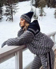 St Moritz Aesthetic, St Moritz Ski, Ski Resort Outfit, Hat Outfit Winter, Dior Winter, Ski Outfit For Women, Ski Chic