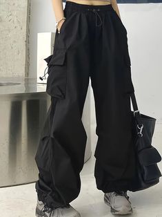 Cargo Pants Aesthetic, Baggy Outfit Ideas, Breathable Clothes, Baggy Clothes, Black Cargo Pants, Easy Trendy Outfits, Women's Casual Style, Casual Summer Outfit