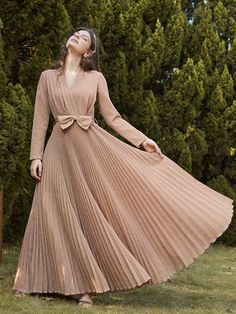 Pleated Fabric Outfits, Pleated Dress Indian, Pleated Dress Midi, Women Dresses Casual Summer, Kids Party Wear Dresses, Pleated Fashion, Lehenga Designs Simple, Indian Bride Outfits, Frock For Women