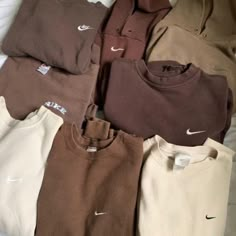 Vintage Nike outfit vintage crew exam vintage sweater men’s outfit women’s outfit fall outfit winter outfit carhartt dickies outfit Nike thrift thrifting outfit inspo Inspiration Nike Sweaters, Guys Clothing Styles, Nike Sweater, Nike Vintage, Nike Sweatshirts, Vintage Hoodies, Streetwear Men Outfits