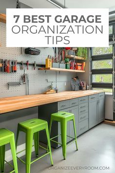 Tired of tripping over tools and dodging boxes in your garage?  💪  This post is your guide to transforming your chaotic garage into an organized oasis! ✨  Learn 7 simple and effective tips to declutter, maximize space, and finally park your car inside. 😉 #garageorganization #declutter #homeimprovement #garagestorage #organizationhacks #cleanhome #DIY Organizing Garage Ideas Declutter, Garage Organization Before And After, Budget Garage Organization, Best Garage Organization Ideas, Best Garage Storage Ideas, Garage Tools Organization, Diy Garage Organization Ideas, One Car Garage Organization, Garage Office Ideas Layout