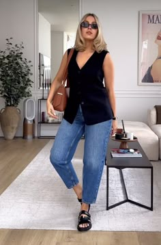 Casual Friday Work Outfits, Brunch Fits, Korean Fashion Women Dresses, Jeans Fits, Ibiza Outfits, Fashion Capsule Wardrobe, Mum Fashion, Long Vest