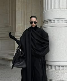 #fashion #aesthetic Dark Minimalist Fashion, Winter Dark Outfits, Dark Aesthetic Outfits Classy, Elegant Aesthetic Outfit, Fashion Outfits Black Women, Modest Winter Fashion, Fashion Outfits Black, Outfits Black Women, Parisienne Style