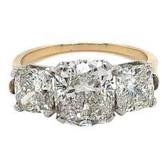 three stone diamond ring in yellow gold