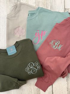 We promise you will NEVER want to take this sweatshirt off! Lightweight but ultra cozy, super soft Bella Canvas fleece crewneck sweatshirt with your choice of monogram. Bella Canvas comes in the most beautiful color selection with a loose, slightly oversized fit. These are unisex sizing, so we recommend sizing down one from your ladies fit. Example- if you wear a ladies large, a medium unisex would be the best fit for you! Bella Canvas Sponge Fleece 52/48 Cotton/Poly Blend Drop shoulder Side seams Tear-away label Unisex fit Please include the following information in the notes in Personalization Field: 1. Two or Three letter monogram (typically in first name , LAST NAME , middle name order, same size letters should be First, Middle, Last) 2. Thread Color (need help with combos? Don't be sh Affordable Casual Sweatshirt With Custom Embroidery, Cricut Monogram Sweatshirt, Cute Cotton Sweatshirt With Custom Embroidery, Custom Embroidery Relaxed Fit Sweatshirt For Loungewear, Cozy Crew Neck Sweatshirt With Letter Embroidery, Fleece Crew Neck Sweater With Letter Embroidery, Cozy Long Sleeve Sweatshirt With Letter Embroidery, Embroidered Crew Neck Sweatshirt For Loungewear, Embroidered Sweater Outfit