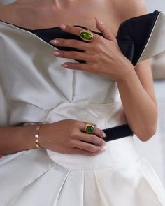 https://www.instagram.com/p/CdJjCmavgz3/?igshid=MDJmNzVkMjY= Row Fashion, Dressed To Impress, Cocktail Rings, Yellow Gold Rings, Front Row, Formal Wear, Gold Rings