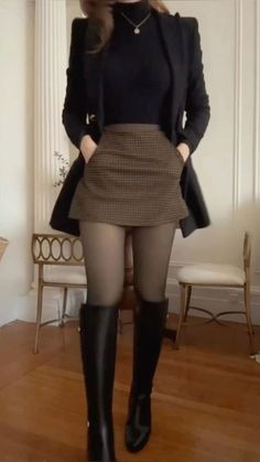 Corporate Outfits Skirt, Baddie Bday Outfits, Academic Aesthetic Outfit, Bronze Outfit, Stealth Wealth Style, Classy Looks, Basic Fashion, High Fashion Outfits, Thanksgiving Outfit