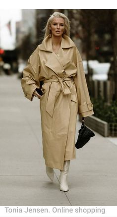 Oversized Trench Coat Outfits, Kate Davidson, Colorfull Style, Oversized Trench, Womens Dress Coats, Oversized Trench Coat, Beige Trench Coat, New York Fashion Week Street Style