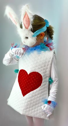 Rabbit Halloween Costume, White Rabbit Costume, Diy Fantasia, White Rabbit Costumes, Rabbit Halloween, 4 Daughters, Alice In Wonderland Dress, Costume Carnaval, Rabbit Costume