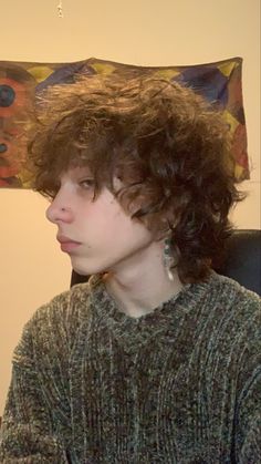 Shag Mullet Curly Hair Round Face, Short Hairstyles Masc, Grunge Haircut Curly, Curly Short Hair Men, Curly Wolf Cut Men, Curly Wolf Cut Short, Curly Boy Hair, Short Curly Wolf Cut, Curly Hair Boy