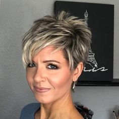 (45%OFF) Casual gradient linen gold short wig – mylovest Pixie Bob Haircut Layered With Bangs, 2023 Short Hair Trends, Short Messy Hair Choppy Pixie Cuts, Haircut Styles For Women, Pixie Cut Styles, Funky Short Hair, Summer Cut, Short Haircut Styles, Anna Marie