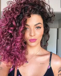 Curly Pink Hair, Pink Curls, Trendy We Fryzurach, Curly Color, Dyed Curly Hair, Curly Hair Photos, Hair Dye Ideas