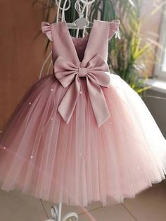 Linha A Até os Joelhos Vestido para Meninas das Flores Primeira Comunhão Meninas Lindo Vestido de Baile Cetim com Laço(s) Tutu Ajuste 3-16 anos de 2023 por R$ 156.25 Puffy Tulle Skirt, Gonna In Tulle, Baby Girl Princess Dresses, Toddler Flower Girls, Pink Ball Gown, Cheap Flower Girl Dresses, Pink Flower Girl Dresses, Toddler Flower Girl Dresses, Tulle Flower Girl