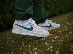 Nike Sb Adversary, Snicker Shoes, Shoe Tattoos, Adidas Continental, Sneaker Trend, Sneaker Outfits, Cat Shoes, All Nike Shoes, Stefan Janoski