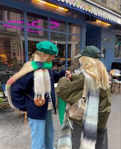 Paris Style Aesthetic, London Girl Style, Paris Winter Fashion, Instagram Advertisement, European Winter, November Outfits, Apres Ski Outfits, Outfit Links, Cosy Outfit