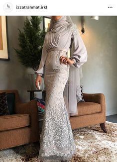 Dress Kondangan Hijab, Hijab Prom Dress, Modest Fashion Muslim, Brokat Modern, Dress Brokat Modern, Dress Muslim Modern, Pretty Lace Dresses, Eid Fashion, Simple Long Dress