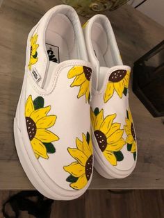 Painting Vans, Shoe Customs, Shoe Customization, Handpainted Shoes, Teen Shoes, Vans Shoes Fashion, Sunflower Vans