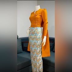 Luxury Silk Classic Wave Adjustable Custom Skirt With Zippered Top And Shawl.Nwt Elegant Orange Skirt For Work, Fitted Orange Skirt, Fitted Orange Skirt For Party, Orange Fitted Party Skirt, Orange Fitted Skirt For Party, Custom Skirt, Dresses Luxury, Luxury Silk, Green Orange