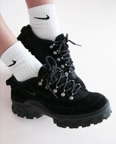 Platform Hiking Boots, Aesthetic Hiking Shoes, Black Hiking Shoes, Men Platform Boots, Grunge Shoes Sneakers, Nike Lahar Low Outfit, Oxford Shoes Aesthetic, Black Hiking Boots Outfit, Hiking Shoes Aesthetic