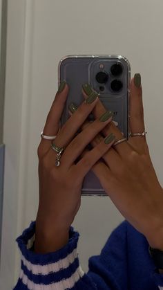 Green Nails Tan Skin, Earthy Nails Aesthetic, Matte With Glossy Nails, Dark Summer Nail Ideas, Acrylic Nails One Color Simple, Rich Nails Aesthetic, March Nail Inspo 2024, Dark Green Nails Square, March Nail Colors 2024