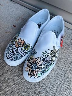 Painted Slip On Shoes, Diy Painted Vans, Painted Vans Slip On, Shoe Painting Ideas, Custom Vans Slip On, Vans Ideas, Dye Shoes, Shoe Painting