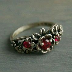 New! Vintage Old Red Rose Retro Antique Silver Ring Details: - Condition: New - Metal: Alloy - Band Color: Silver - Stone: Cz Cubic Zirconia - Style: Vintage, Retro, Antique - Included: 1 X Ring Check Out My Other Listings! Other Items I Carry: Vintage Rings Retro Rings Men's Rings Sterling Silver Rings Engagement Bridal Wedding Rings Punk Biker Rings Ethnic Rings Floral Rings Pearl Rings Art Deco Rings Gothic Rings Couples Rings Ring Sets Heart Rings Funny Rings Silver Necklaces Gold Necklaces Red Crystal Ring, Bohemian Flower, Bohemian Flowers, Marcasite Ring, Flower Red, Ladies Diamond Rings, Red Crystals, Color Ring, Engagement Jewelry