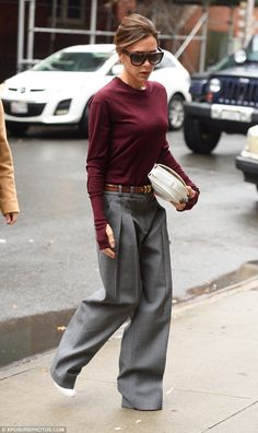 Nyc Hotel, Victoria Beckham Outfits, Beckham Style, Victoria Beckham Style, Victoria B, Olivia Palermo, Purple Top, Miranda Kerr, Grey Pants