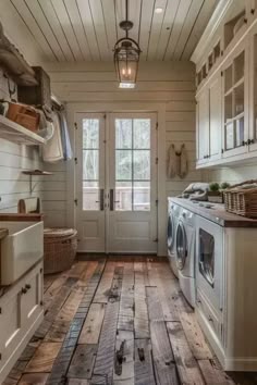 Rustic Laundry Room Ideas, Country Laundry Room, Rustic Farmhouse Laundry Room, Mudroom Laundry Room Ideas, Rustic Laundry Rooms, Dream Laundry Room, Mudroom Laundry Room, Farmhouse Laundry