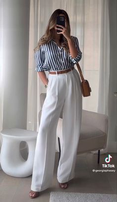 Maxi Dress And Sneakers, Competition Outfit, Woman Suit, Basic Wardrobe, Professional Appearance, Chique Outfits, Office Outfits Women, Business Casual Outfits For Work, Casual Day Outfits