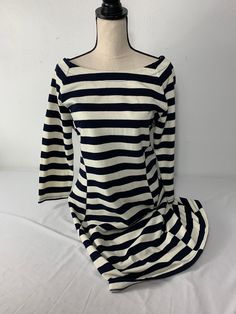 Gap dress Size Large Color: navy and cream Material: cotton Thicker fabric bag 9e JN Gap Dress, Fabric Bag, Large Size Dresses, Gap, Navy, Women's Top, Fabric, Color