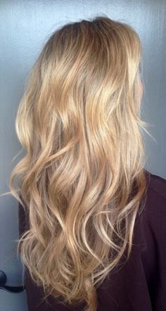 blonde hair color with glimmering gold highlights Golden Blonde Hair Color, Honey Blonde Hair Color, Golden Blonde Hair, Best Honey, Gold Highlights